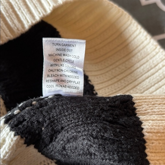 Perfect for the holidays! Evereve sequin stripe sweater size M - Picture 7 of 7